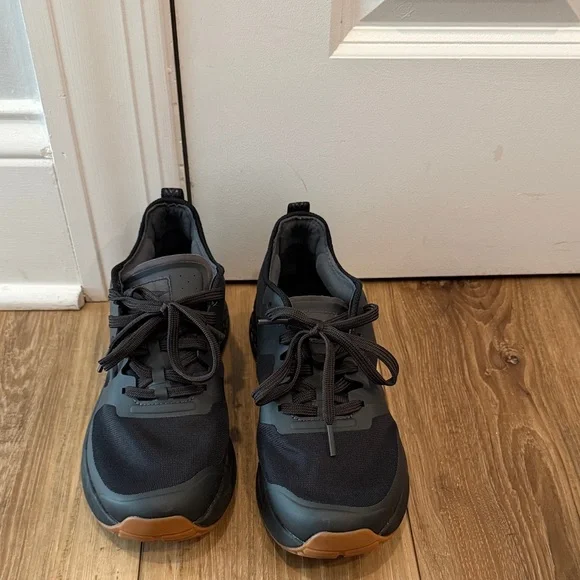 Men's Black Athletic Shoes - Picture 2 of 3